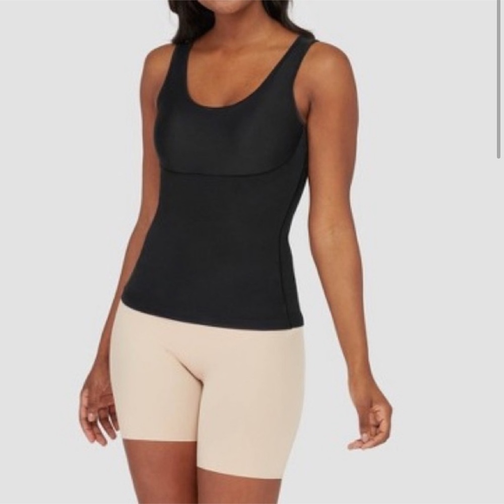 33. SPANX Assets by Sara Blakely Thintuition Shaping
SLIMMING CAMI TANK TOP
